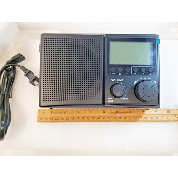 Portable AM FM Radio. Battery Operated or AC Power. BIG. Bluetooth / Audio Jack - Picture 5 of 16